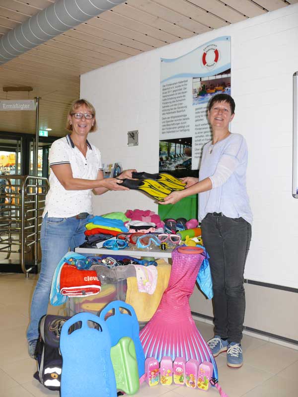 Förderverein Hallenbad Baienfurt spendet Fundsachen an die Kinder- und Jugendpsychiatrie des ZfP Weissenau